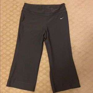 Nike women’s gray dri fit capris S